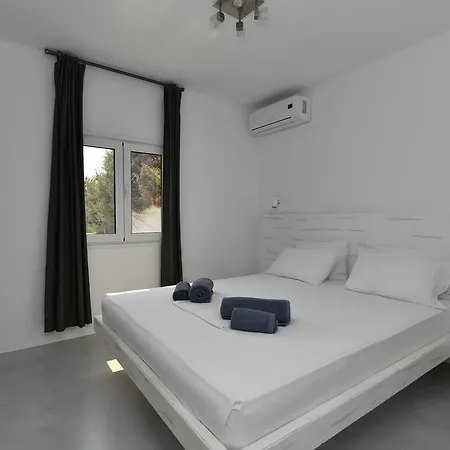 Surfing 3* Santa Maria (Paros)